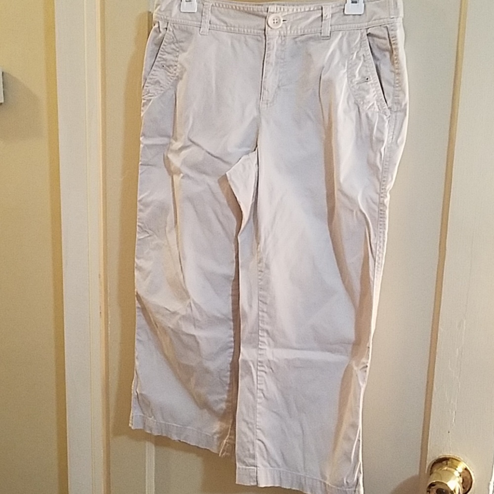 Bass natural tan khaki Capri cotton  spandex